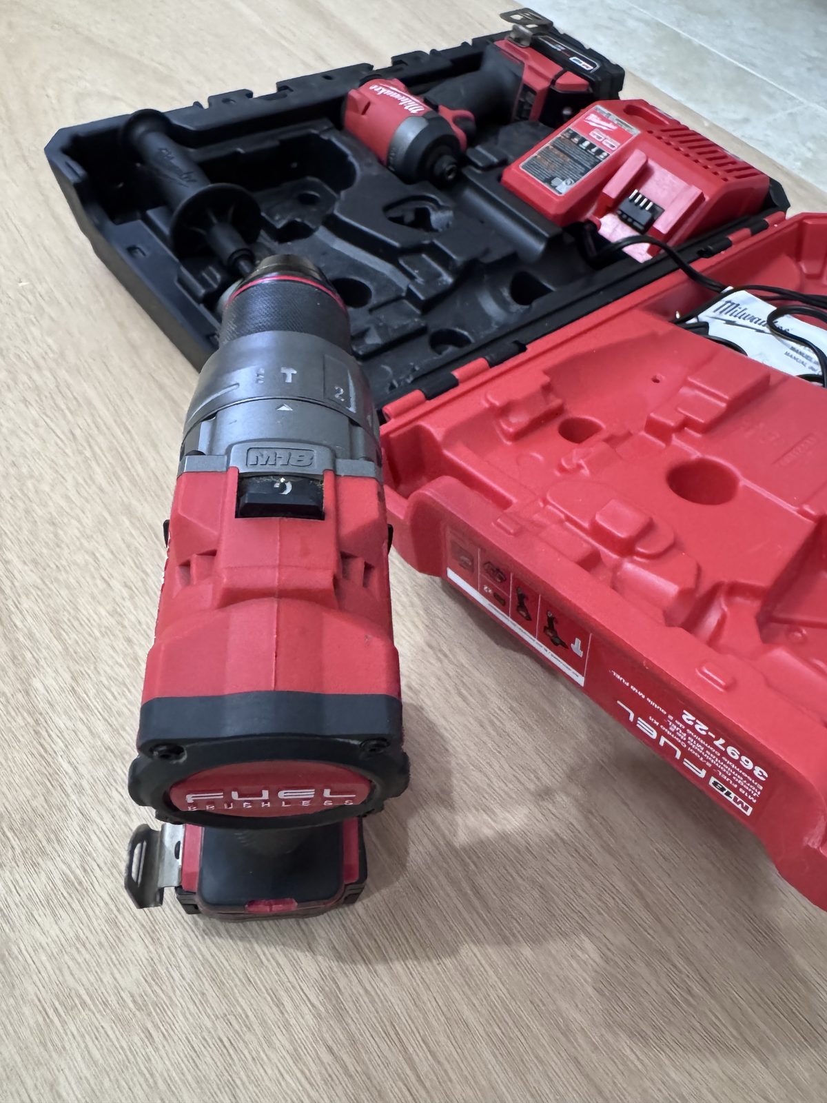 Kit Combo Milwaukee M18 FUEL (Taladro + Impacto) 3697-22 2