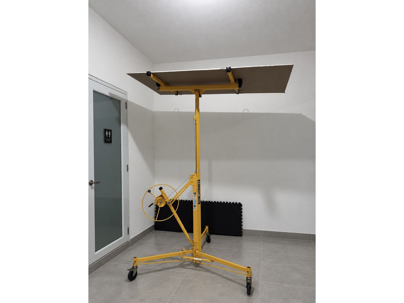 Grúa telescópica para paneles de Yeso o madera